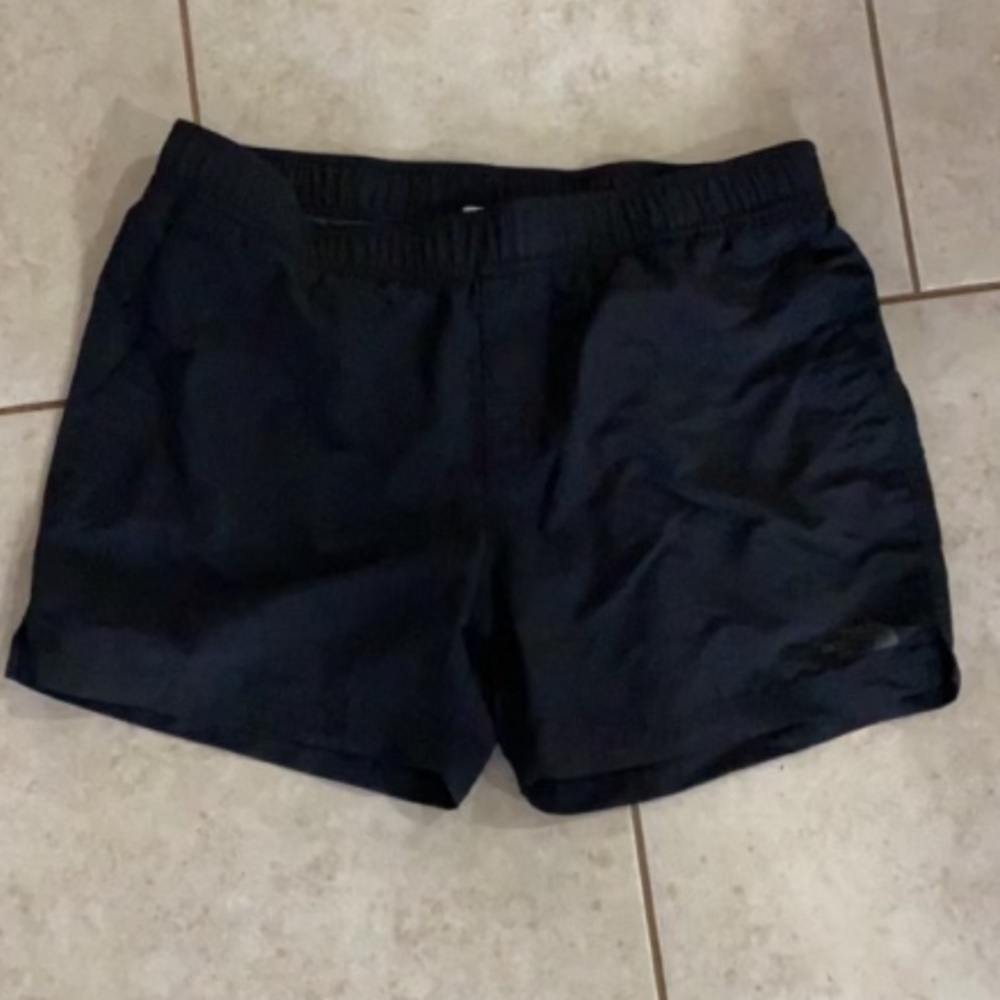 Men North Face Shorts, size Large.